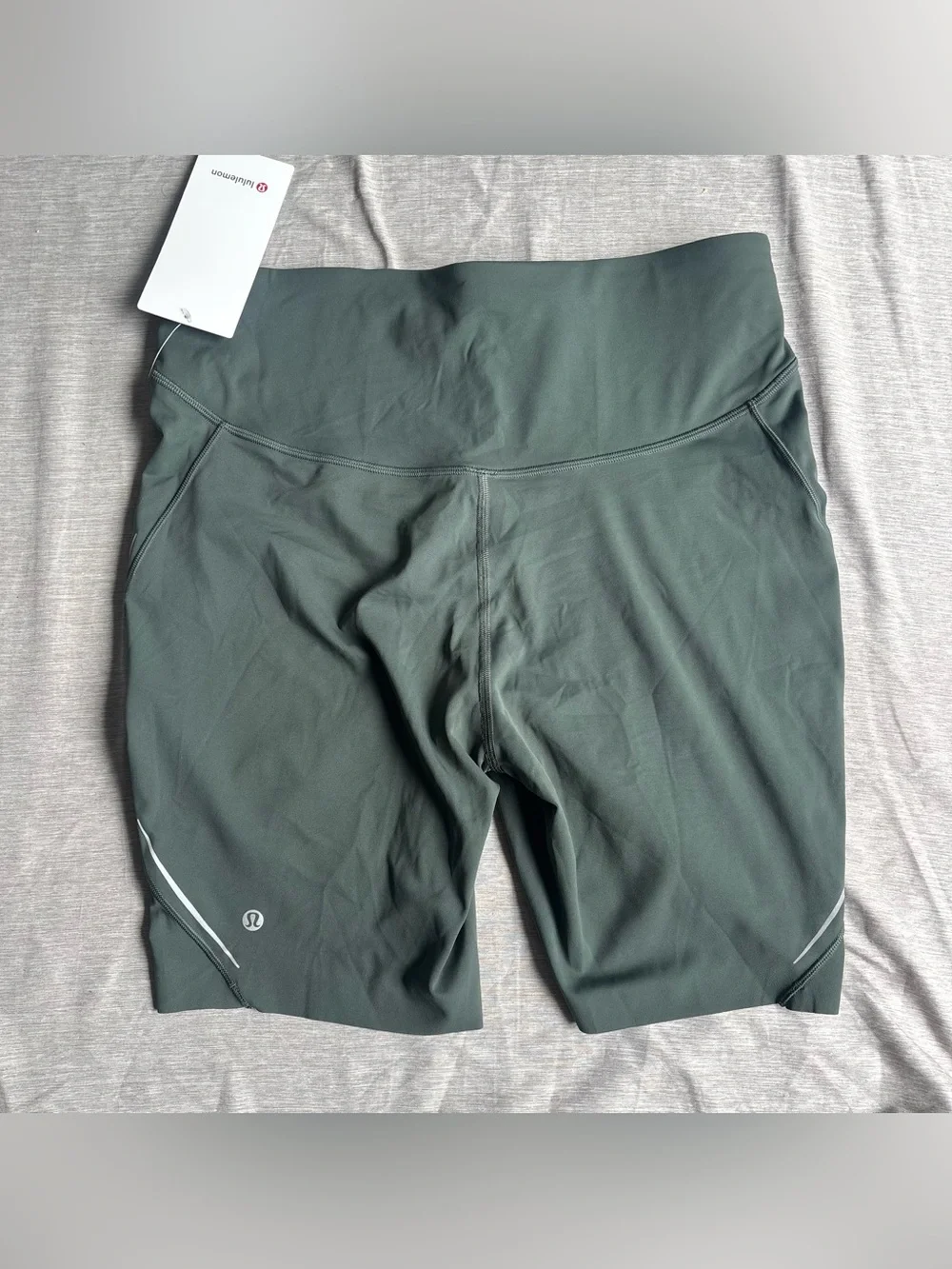 Lululemon Base Pace High-Rise Reflective Short 8" in Smoked Spruce size 14 - Picture 4 of 7